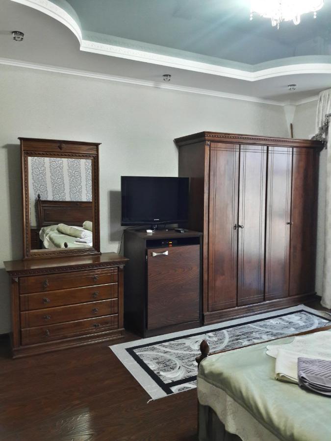 Kristall Hotel 博斯特里 外观 照片