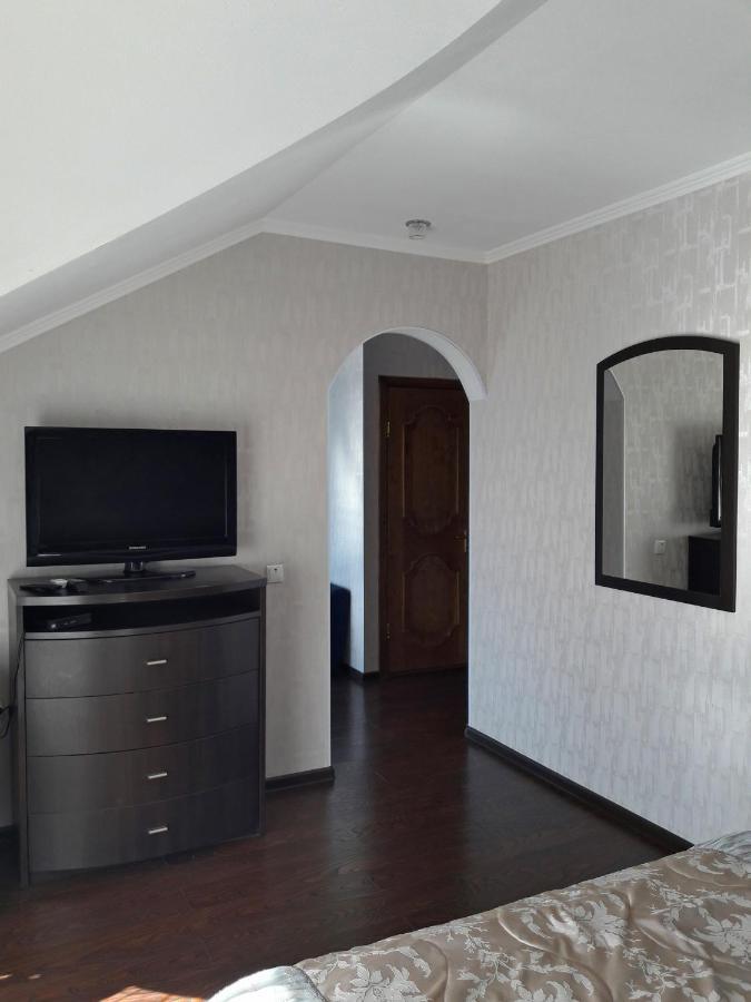 Kristall Hotel 博斯特里 外观 照片