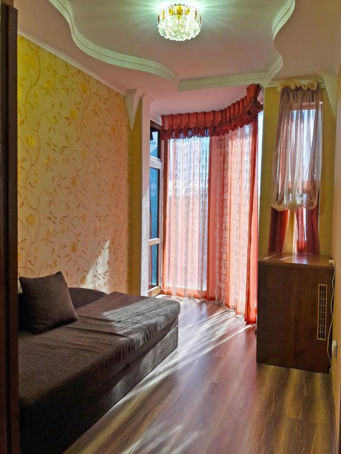 Kristall Hotel 博斯特里 外观 照片