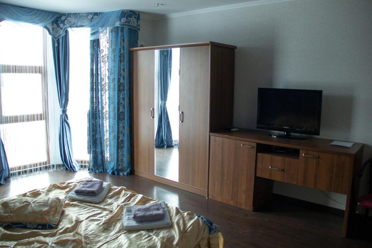 Kristall Hotel 博斯特里 外观 照片