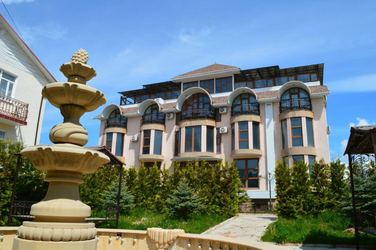 Kristall Hotel 博斯特里 外观 照片