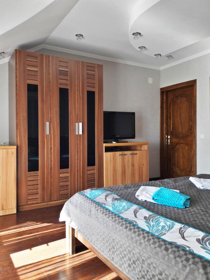 Kristall Hotel 博斯特里 外观 照片